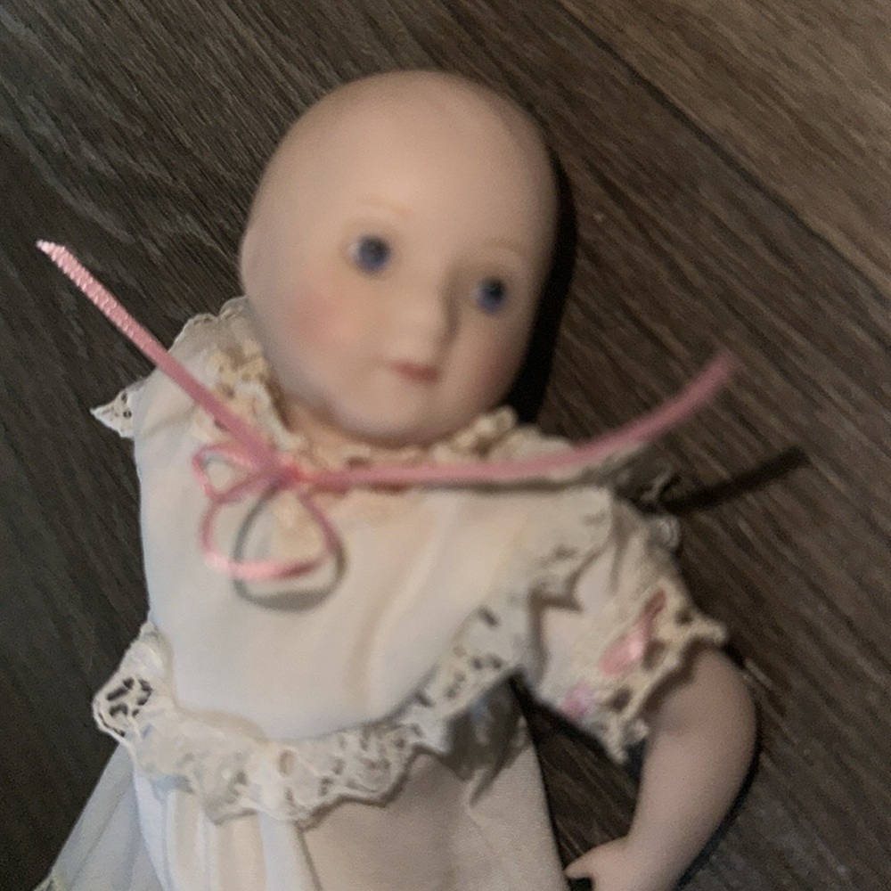Franklin Mint Porcelain Dolls “A Mother’s Love”, 1986 - Picture 7 of 8